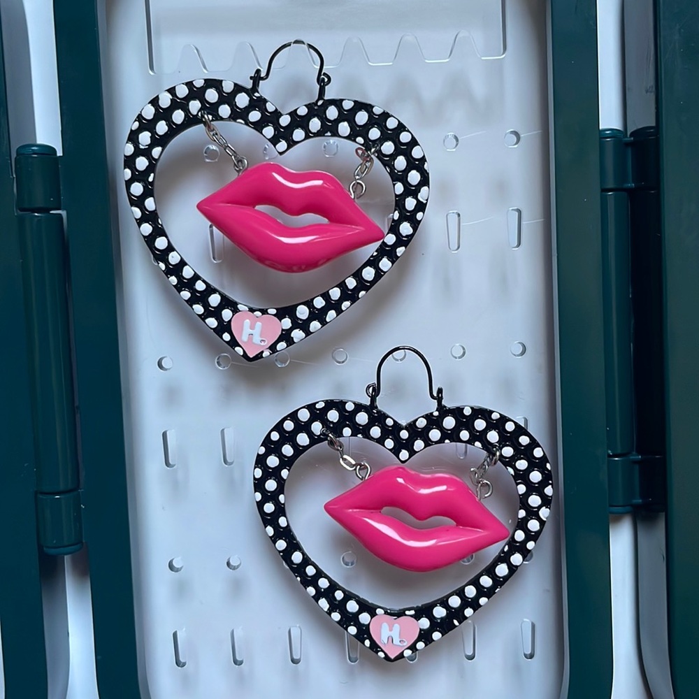 Gwen Stefani Harajuku Lovers heart shaped earrings